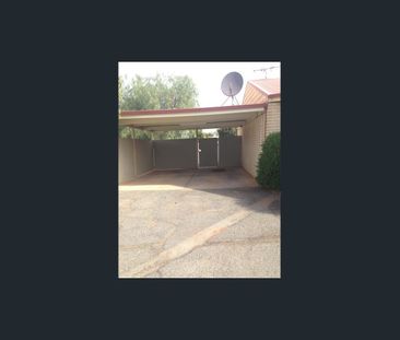 THREE BEDROOM CENTRAL HOME - Photo 4