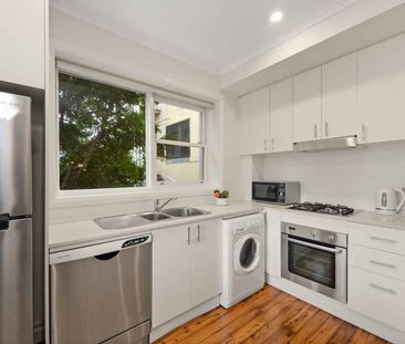 Fully Furnished Spacious Apartment Only Moments Away From Bondi Beach - Photo 6