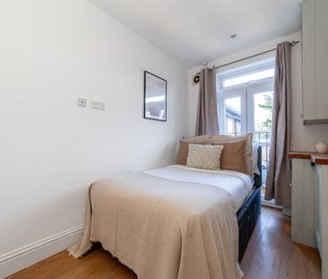 2 Bed Flat, St Johns Road, TW9 - Photo 6