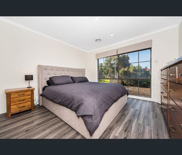 2 Hayfield Court, Sydenham, Vic 3037 - Photo 2