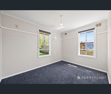 17 Mckindlay Street, Drouin, Vic 3818 - Photo 6
