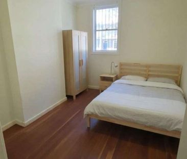 Chippendale - Photo 3