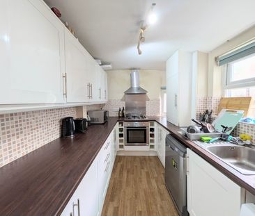 4 Bed Terraced House, Lace Street, NG7 - Photo 6