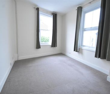 3 bedroom flat to rent - Photo 4