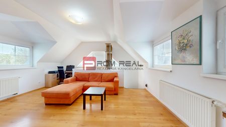 3D OBHLIADKA - Veľký 2-izbový podkrovný byt s rozlohou 62 m2 + terasa –Alžbetin dvor - Photo 3
