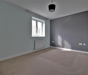 2 bedroom coach house to rent - Photo 2