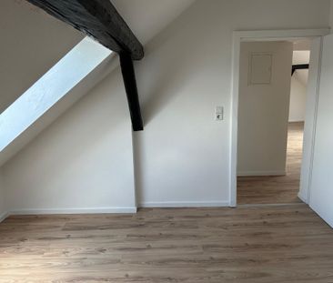 Gemütliche Dachgeschosswohnung mit Sichtbalken zu vermieten! - Photo 5