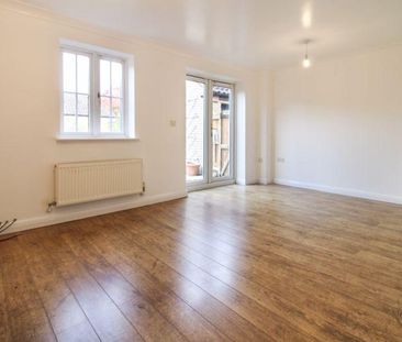 4 bedroom semi-detached house to rent - Photo 2