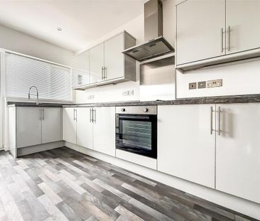 3 bedroom semi-detached bungalow to rent - Photo 5