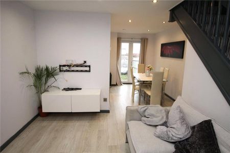 2 bedroom end of terrace house to rent - Photo 2