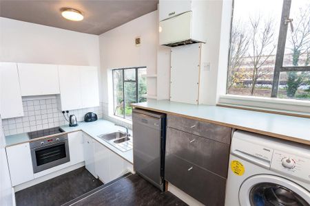 2 bedroom flat to rent - Photo 2