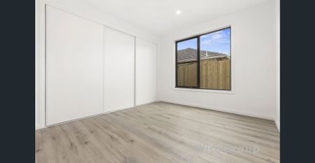 LUXURY BRAND NEW HOME IN DOVETON! - Photo 5