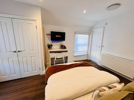 BEDROOM 4 – LARGE DOUBLE ENSUITE - Photo 5