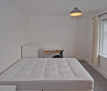 4 bedroom terraced house to rent - Photo 4