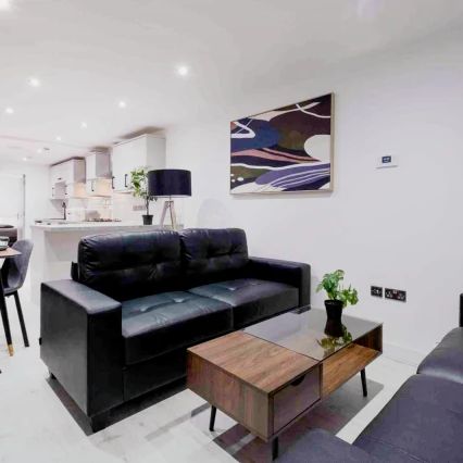 6 Beds 6 Baths - Photo 1