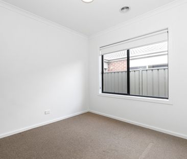 Spacious Family Home with Modern Comforts - Photo 2