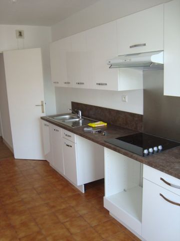 Location Appartement 3 pièces 65m² NICE 06000 - Photo 4