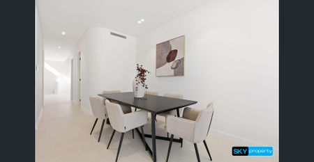CITY VIEWS. CURVED DESIGN. UNCOMPROMISING LUXURY. - Photo 4