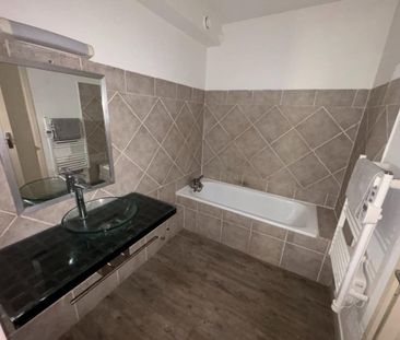 Location Appartement 3 pièces 80m² VILLENEUVE LES AVIGNON 30400 - Photo 3
