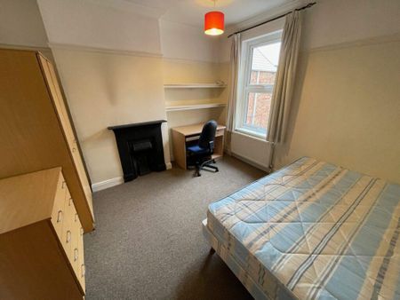 4 bedroom terraced house to rent - Photo 4