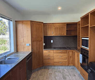 Four bedroom on the best street in Kawerau! - Photo 1