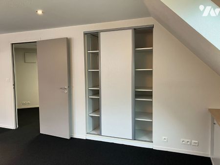 À LOUER - Bureaux lumineux entièrement rénovés - Bail professionnel ou précaire - Photo 2
