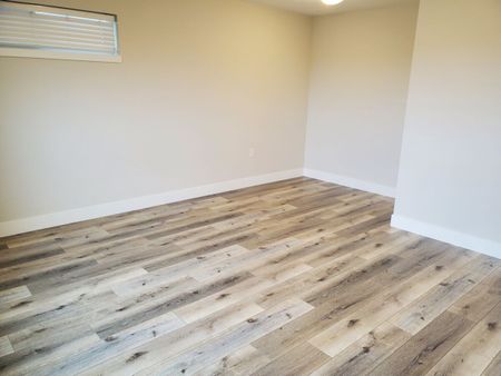 Bright, Open Concept Upper! - Photo 5