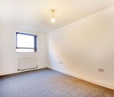 2 bedroom ground floor flat to rent - Photo 2