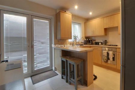 3 bedroom semi-detached house to rent - Photo 5