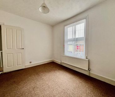 4 bedroom semi-detached house to rent - Photo 6