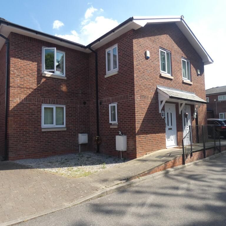 4 bedroom semi-detached house to rent - Photo 1
