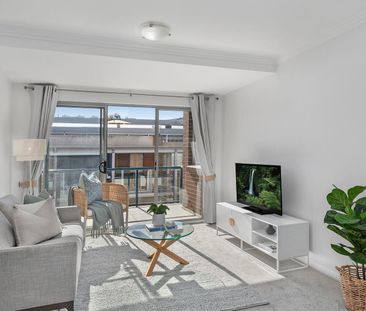 Spacious Modern Apartment in the Heart of Dee Why - Photo 1
