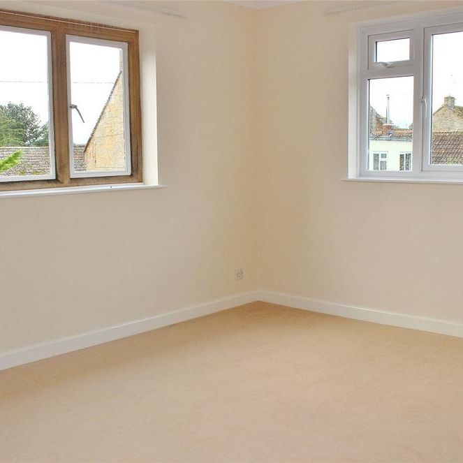 3 bedroom bungalow to rent - Photo 1