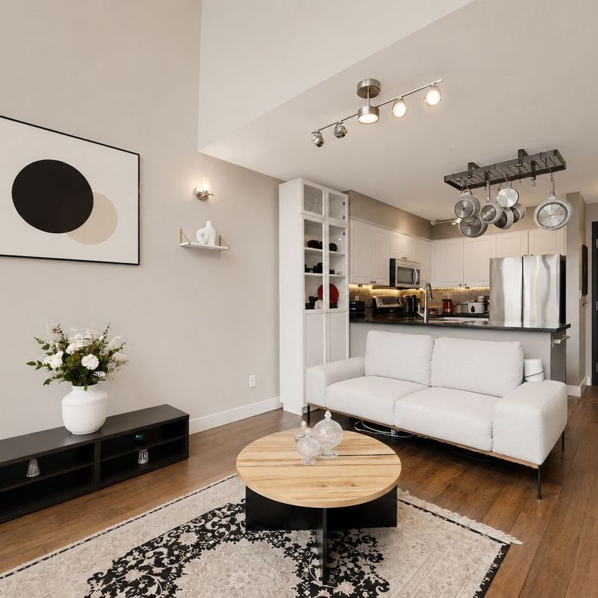 For Lease - 250 Manitoba Street Unit# 832, Toronto, Ontario - Photo 1
