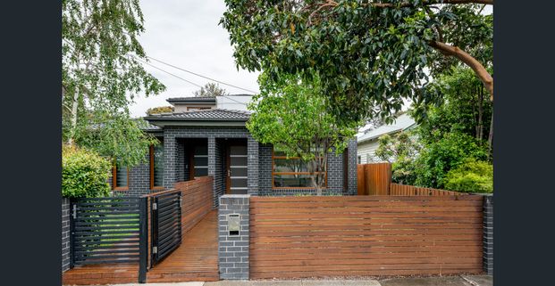 Stunning, central home! - Photo 1