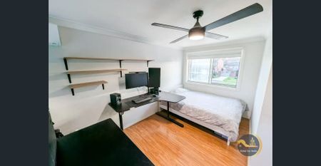 Spacious and Modern 3 Bedroom Brick Home - Photo 3