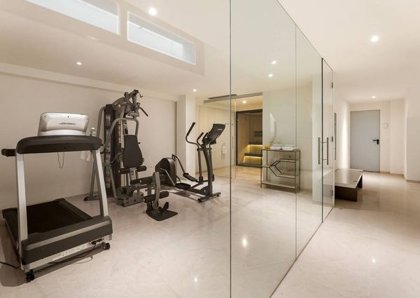 4 bedroom luxury Villa for rent in El Paraíso, Andalusia