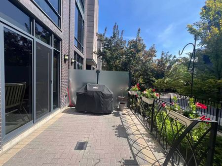 For Lease - 15 Valhalla Inn Road Unit# Th4, Toronto, Ontario - Photo 3