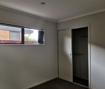 2 Bedroom standalone house in Te Atatu Peninsula - Photo 6