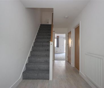 4 bedroom end of terrace house to rent - Photo 3