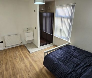Room 2, Grovehall Drive, Leeds, LS11 7LN - Photo 2