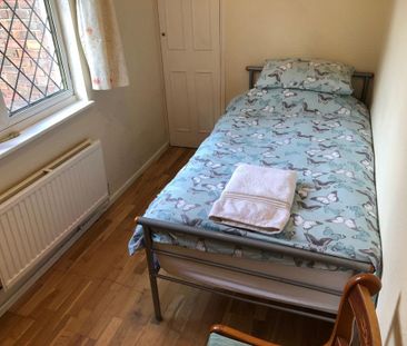 3 bedroom flat to rent - Photo 4