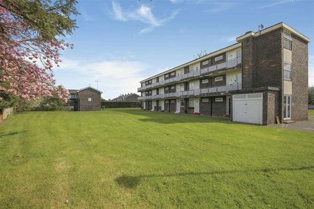 Bromley Court, Fawdon, Newcastle Upon Tyne, NE3 - Photo 3