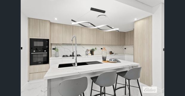 Step into Luxury - Photo 1