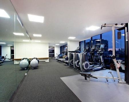 Luxurious Living in South Yarra - Photo 2