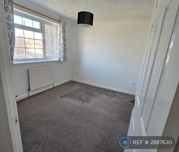 4 bedroom semi-detached house to rent - Photo 2