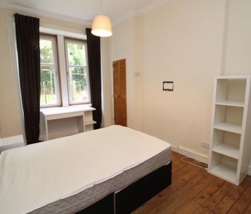 3 bedroom flat to rent - Photo 2