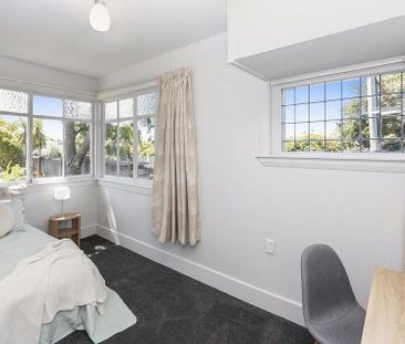 Charming 3 Bedroom House - Photo 5