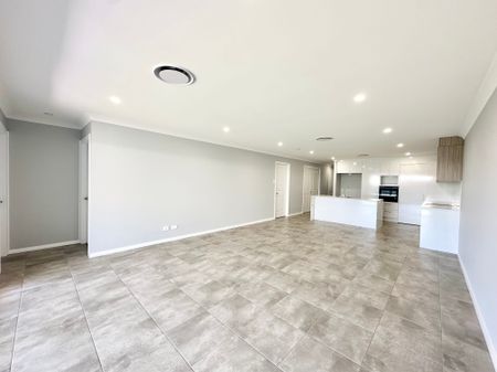 Contemporary Family Haven with Premium Finishes in Gilead - Photo 3