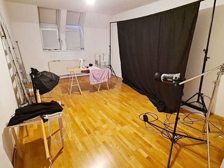 TERRASSENHIT, DACHGESCHOSS, 138 m2 Maisonette mit 45 m2 Terrasse, 3 Zimmer, Wohnküche, Wannenbad, Rembrandtstraße - Photo 2